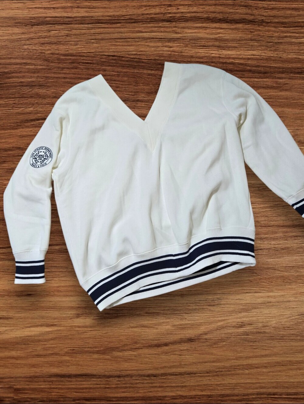 Nike Sail White V-neck Varsity Sweatshirt with Navy Stripes and 'N' Patch NWT - Picture 7 of 9